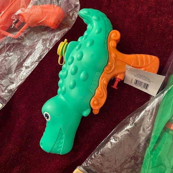 BUNDLE OF 3 WATER TOYS – GATOR & AQUA WORLD SQUIRT GUNS - Picture 5 of 6